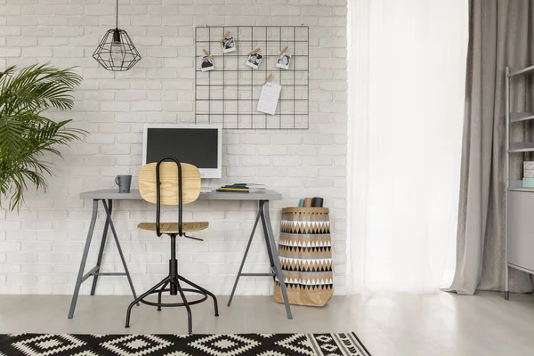 Study room with industrial details — Stock Photo, Image