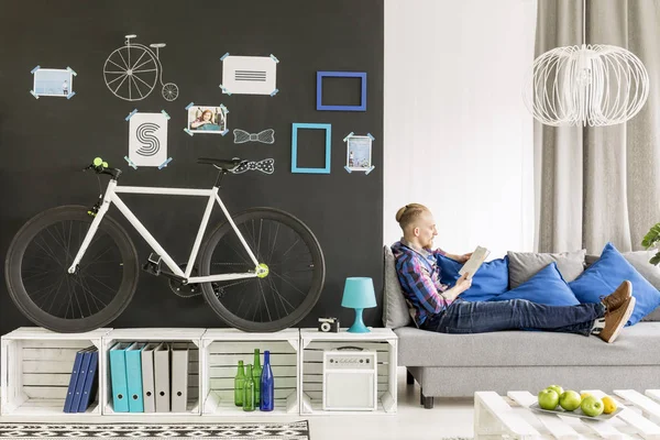 Student flat with pallet furniture