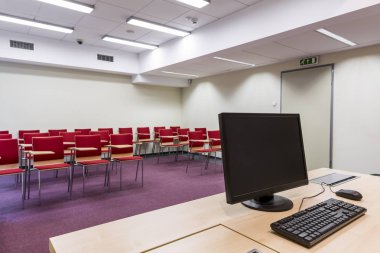 Minimalist ders tiyatro koltukları ile