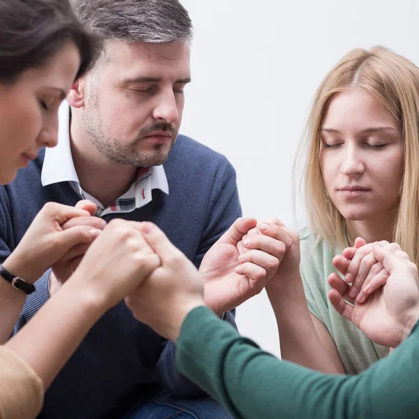 Apoyándose mutuamente — Foto de Stock