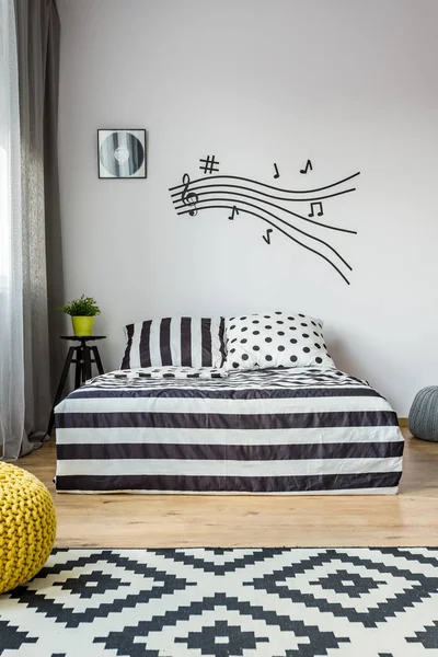 Nota musical stave no quarto scandi — Fotografia de Stock