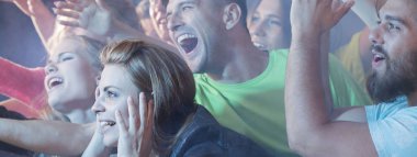 Konser sırasında çılgın insanlar