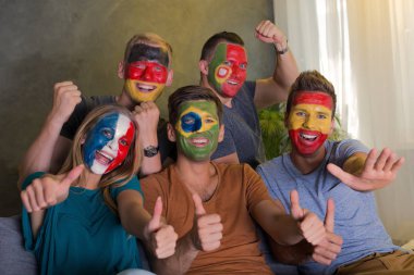 Mutlu futbol taraftarları tezahürat 