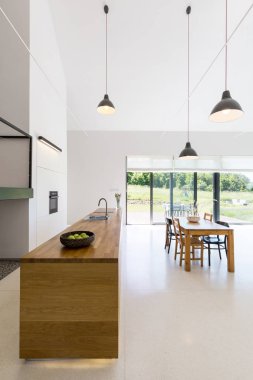 Ahşap ahşap ile geniş mutfak