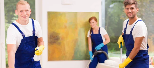 Cleaners cleaning a house — Stock Photo, Image