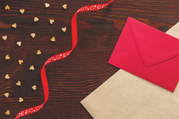 Mesa con tarjeta de San Valentín — Foto de Stock