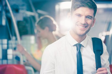 genç yakışıklı işadamı