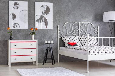 Şık tasarlanmış yatak odası