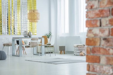 tuğla duvar çatı içi