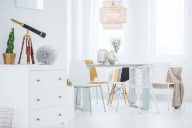 Yemek masası ile düz fonksiyonel