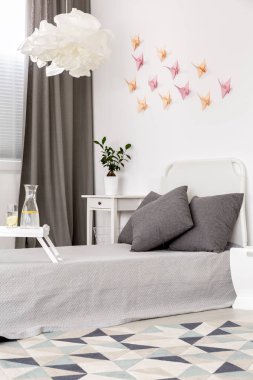 Origami sanatları duvardaki