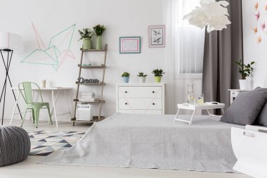 Parlak konforlu yatak odası