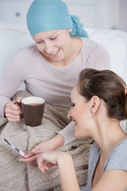 Kanser kadın aile resimleri izliyor