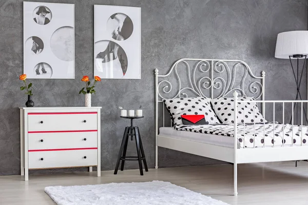 Şık tasarlanmış yatak odası