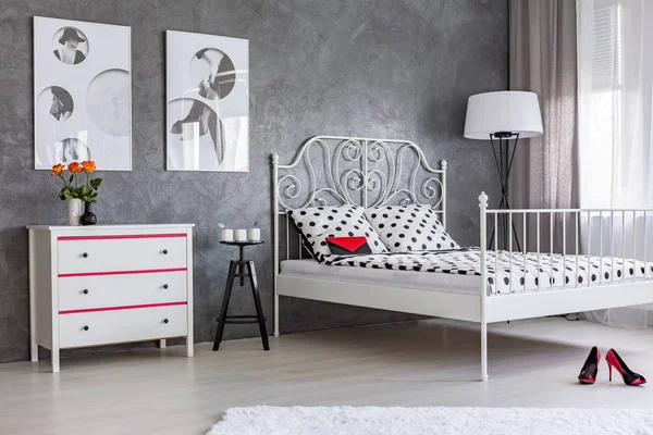 现代风格的卧室的装饰 — 图库照片