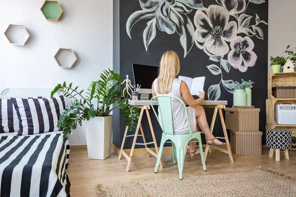 Woman in her study space — Stock Photo, Image