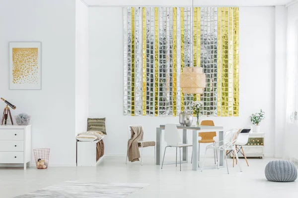 Duvar dekorasyonu ile son moda çatı