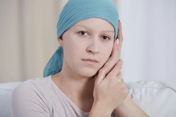 Tired ill woman after chemo — Stock Photo, Image
