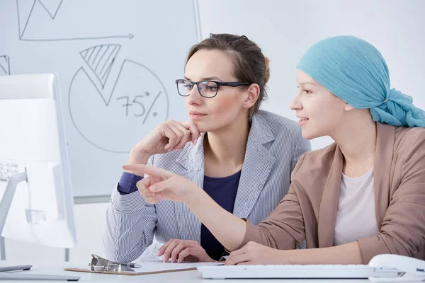 Cancer woman leading normal life — Stock Photo, Image