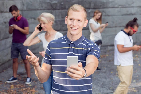 Gespräch über das Internet — Stockfoto