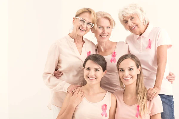 Mulheres multigeracionais e campanha — Fotografia de Stock