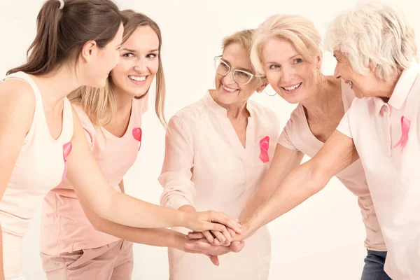 Mujeres en rosa — Foto de Stock