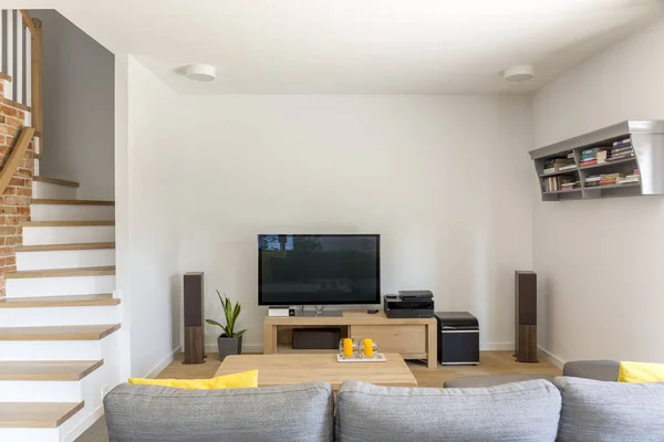Open woonkamer met tv — Stockfoto