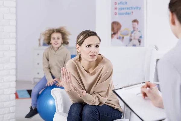 Mother helping her ADHD child — Stock Photo, Image