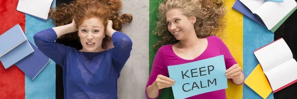 Woman advicing friend to keep calm — Stock Photo, Image