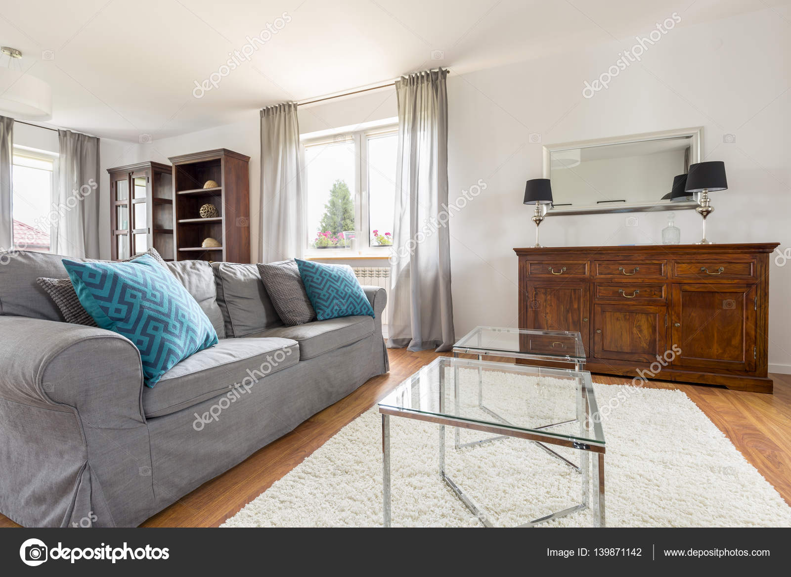 Elegante en lichte woonkamer met Bank — Stockfoto © photographee.eu ... Elegante en lichte woonkamer met Bank — Stockfoto © photographee.eu ...
