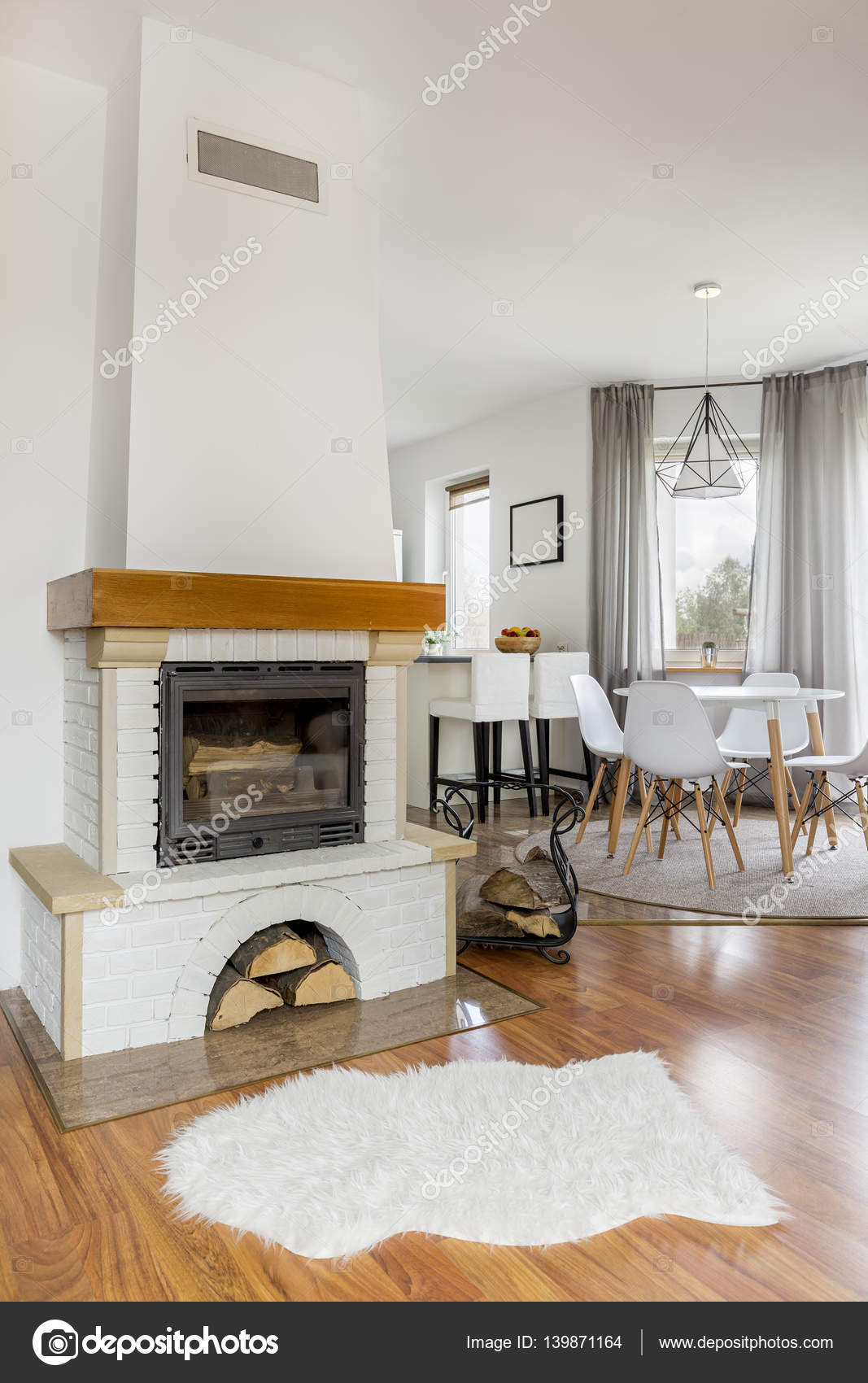 Woonkamer met klassieke open haard — Stockfoto © photographee.eu ... Woonkamer met klassieke open haard — Stockfoto © photographee.eu ...