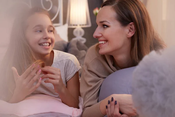 Girl talking with positive mother — Stock Photo, Image