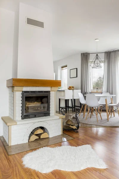 Living room with classic fireplace — Stock Photo, Image