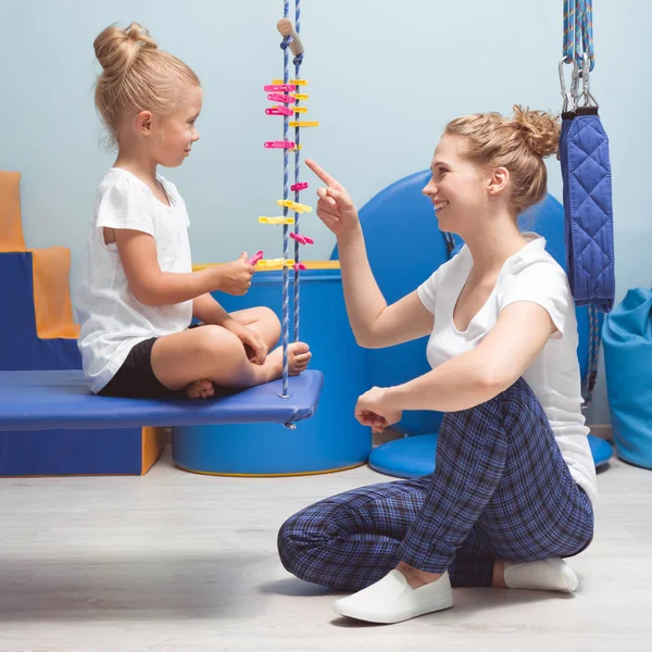 Activités physiques et mentales pour un enfant — Photo