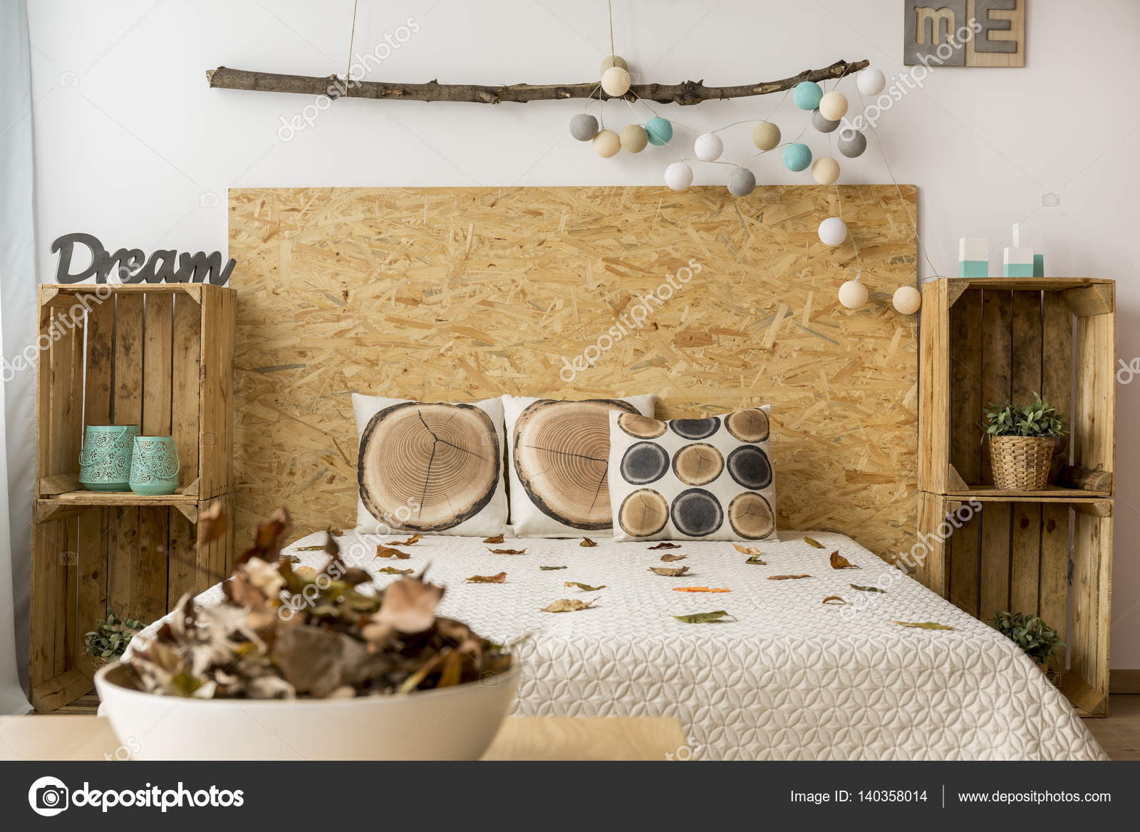 Comodo letto con comodini fai da te — foto stock © photographee.eu ... Comodini legno fai da te