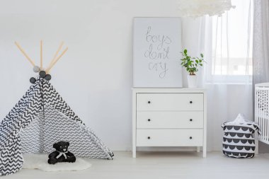 Komodin ve teepe Oda