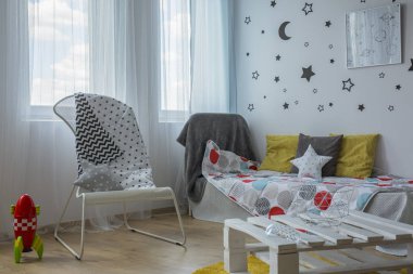 Çocuk astronot yer alan