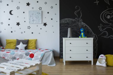 Çocuk odası komidin ile