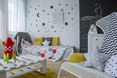 Oda iç kozmik motifleri ile