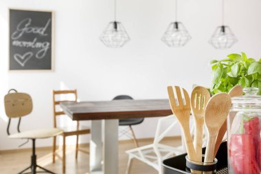 Yemek odası içinde tablo