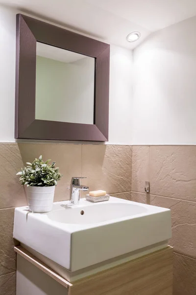 Baño moderno con lavabo — Foto de Stock