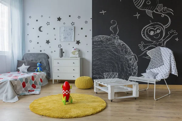 Jongen astronaut kamer interieur — Stockfoto