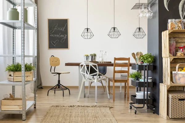 Comedor con mesa de comedor — Foto de Stock