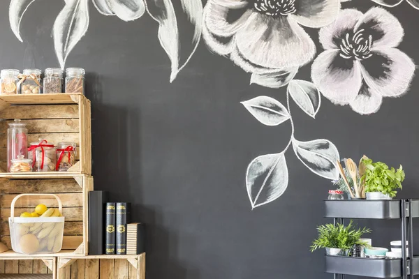꽃 동기를 가진 방 벽 — 스톡 사진