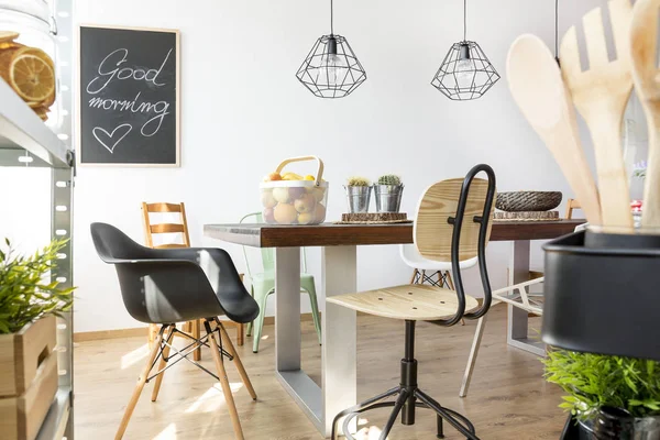 Sala da pranzo con mobili — Foto Stock