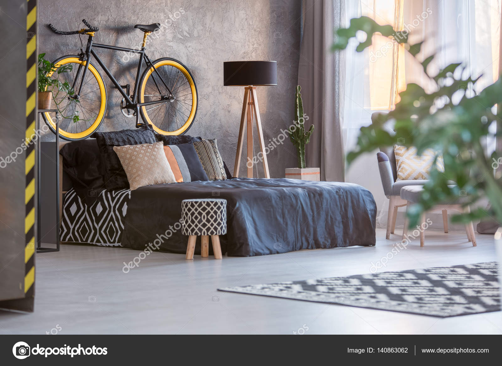 Dunkles Schlafzimmer mit Fenster — Stockfoto © photographee.eu ... Dunkles Schlafzimmer mit Fenster — Stockfoto © photographee.eu ...