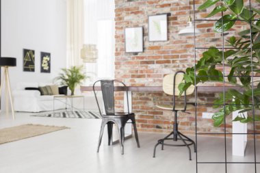 Yemek masası ile çatı iç