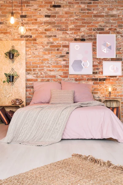 Sypialnia z podwójnym łóżkiem — Zdjęcie stockowe