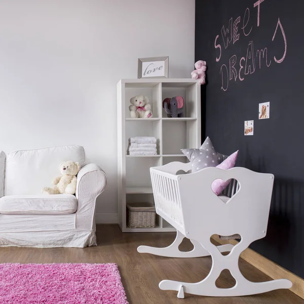 Modernes Babyzimmer mit Wiege — Stockfoto