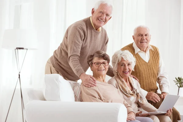 Twee paar van grootouders — Stockfoto